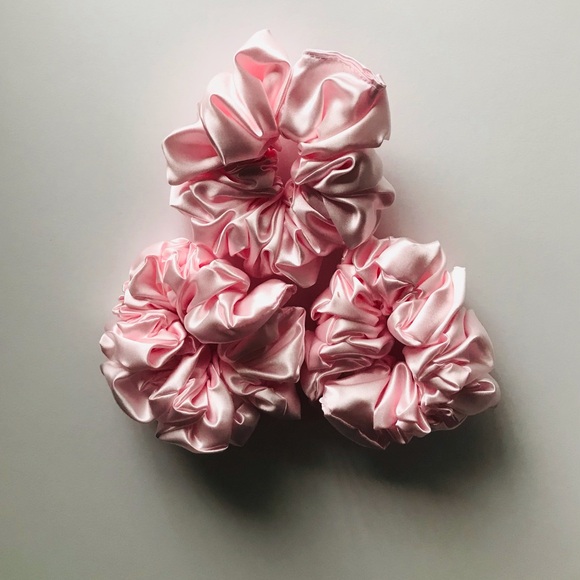 Mystery satin scrunchies box - Picture 2 of 4